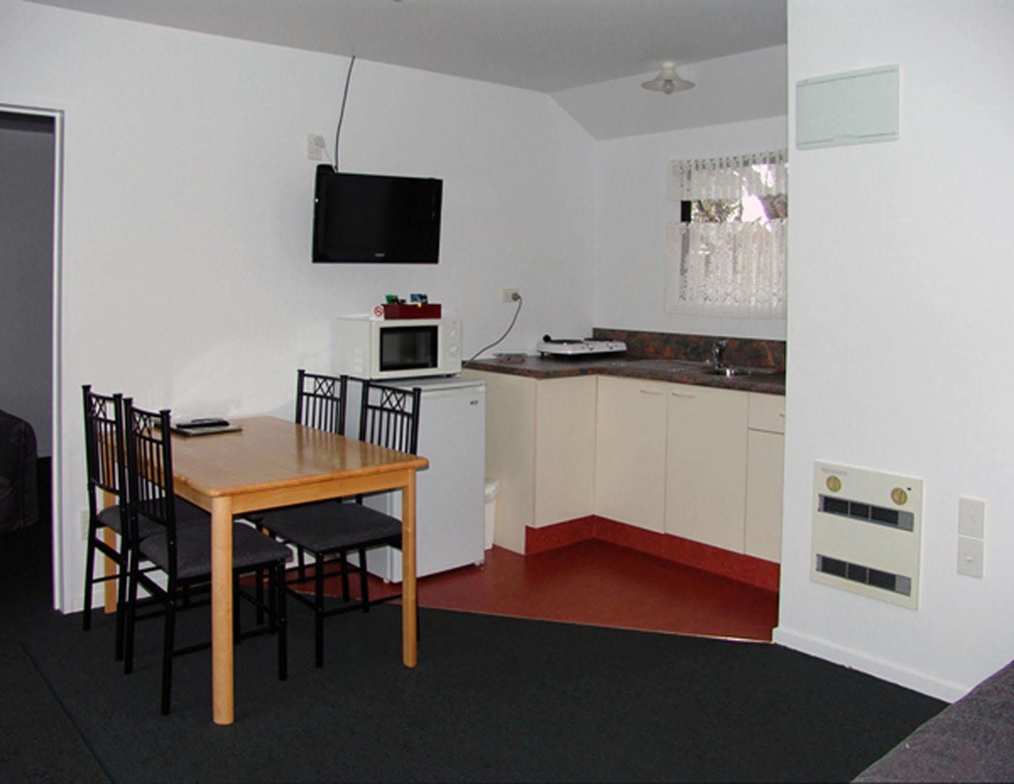 Lake Brunner Country Motel & Holiday Park Moana Экстерьер фото